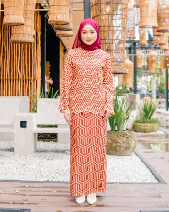 Kurung Qlarissa In Maroon