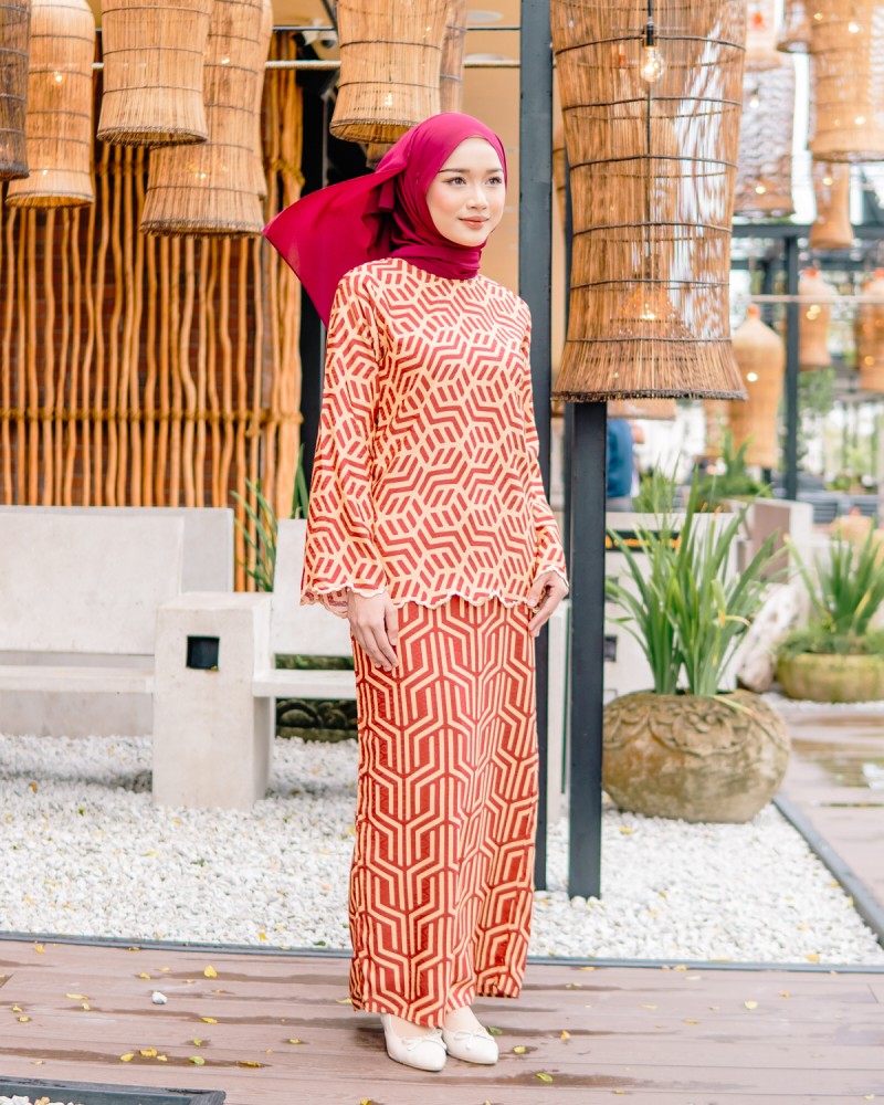 Kurung Qlarissa In Maroon