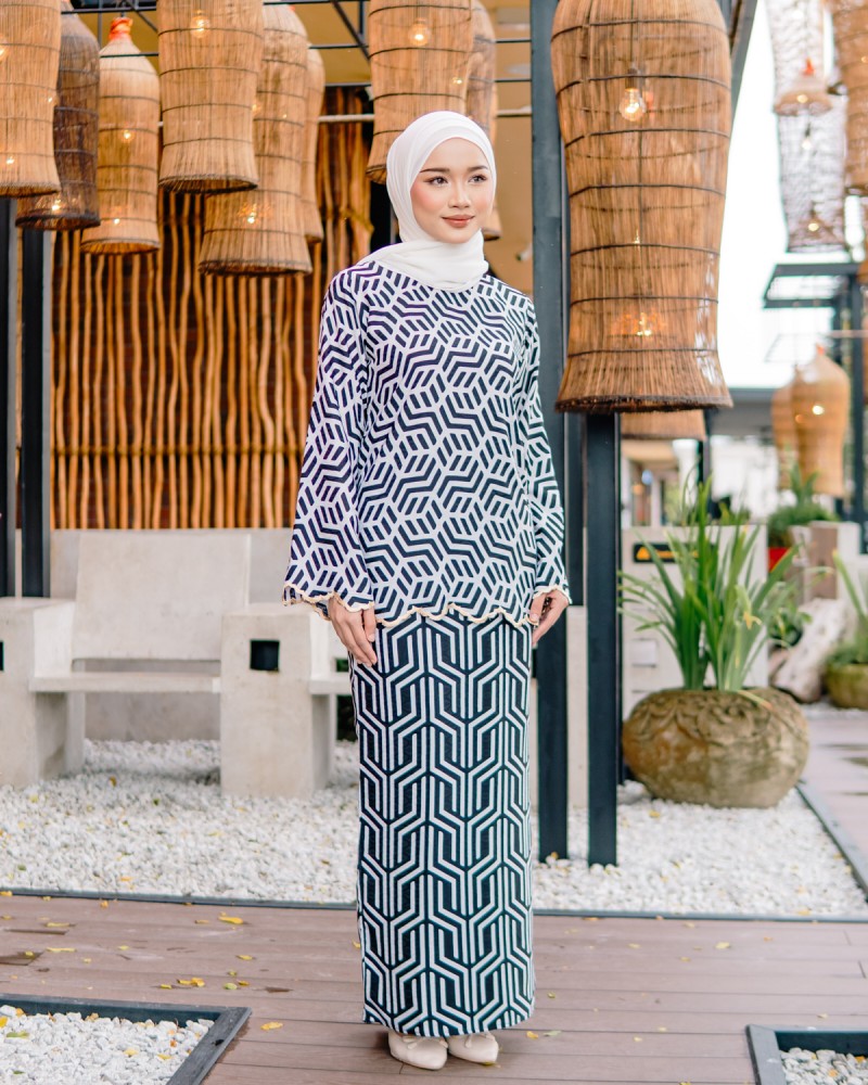 Kurung Qlarissa In Black