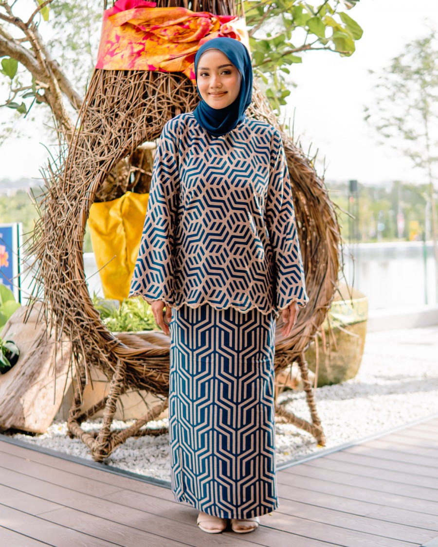 Kurung Qlarissa In Navy Blue