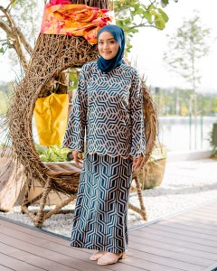 Kurung Qlarissa In Navy Blue