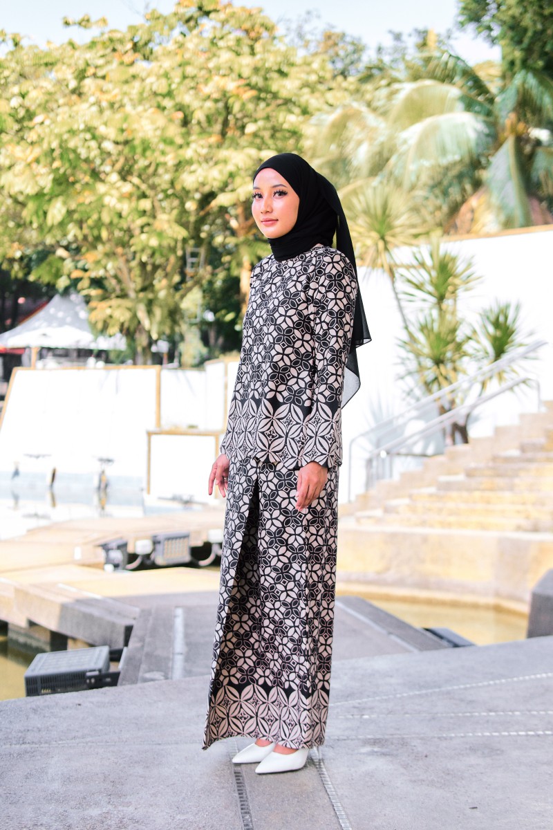 Kurung Milea In Black